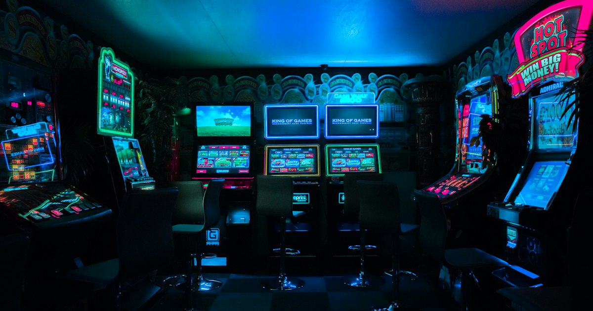 Layar mesin slot menampilkan simbol jackpot